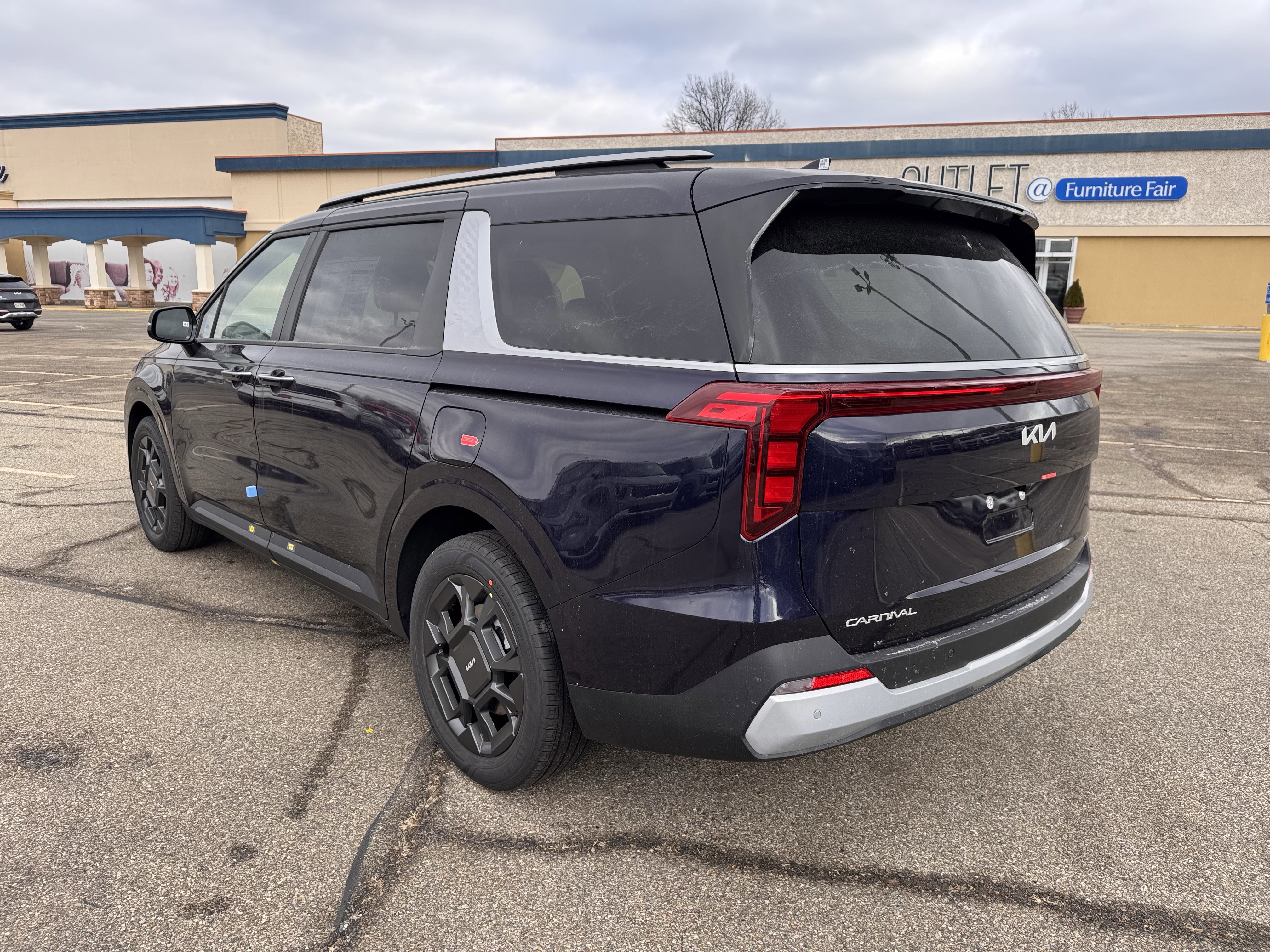 New 2026 Kia Carnival EX image 7