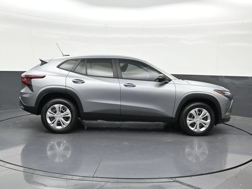 Used 2024 Chevrolet Trax LS FWD image 7