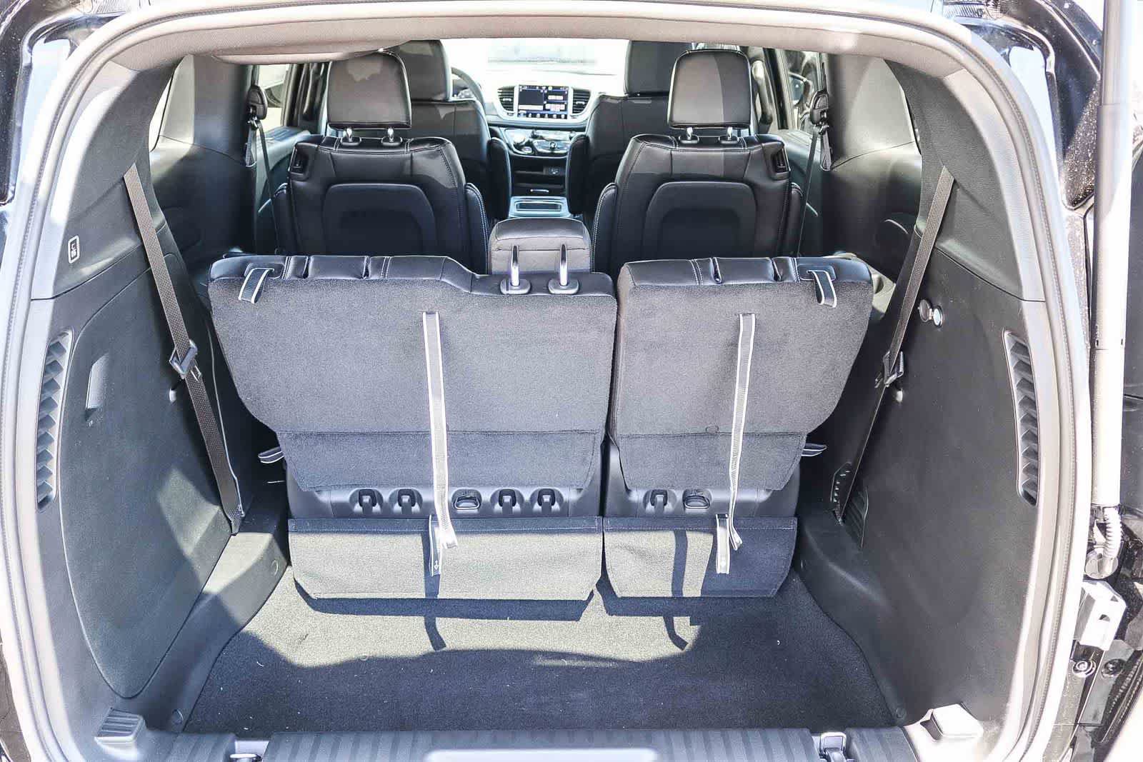 New 2027 Chrysler Pacifica Select FWD image 12