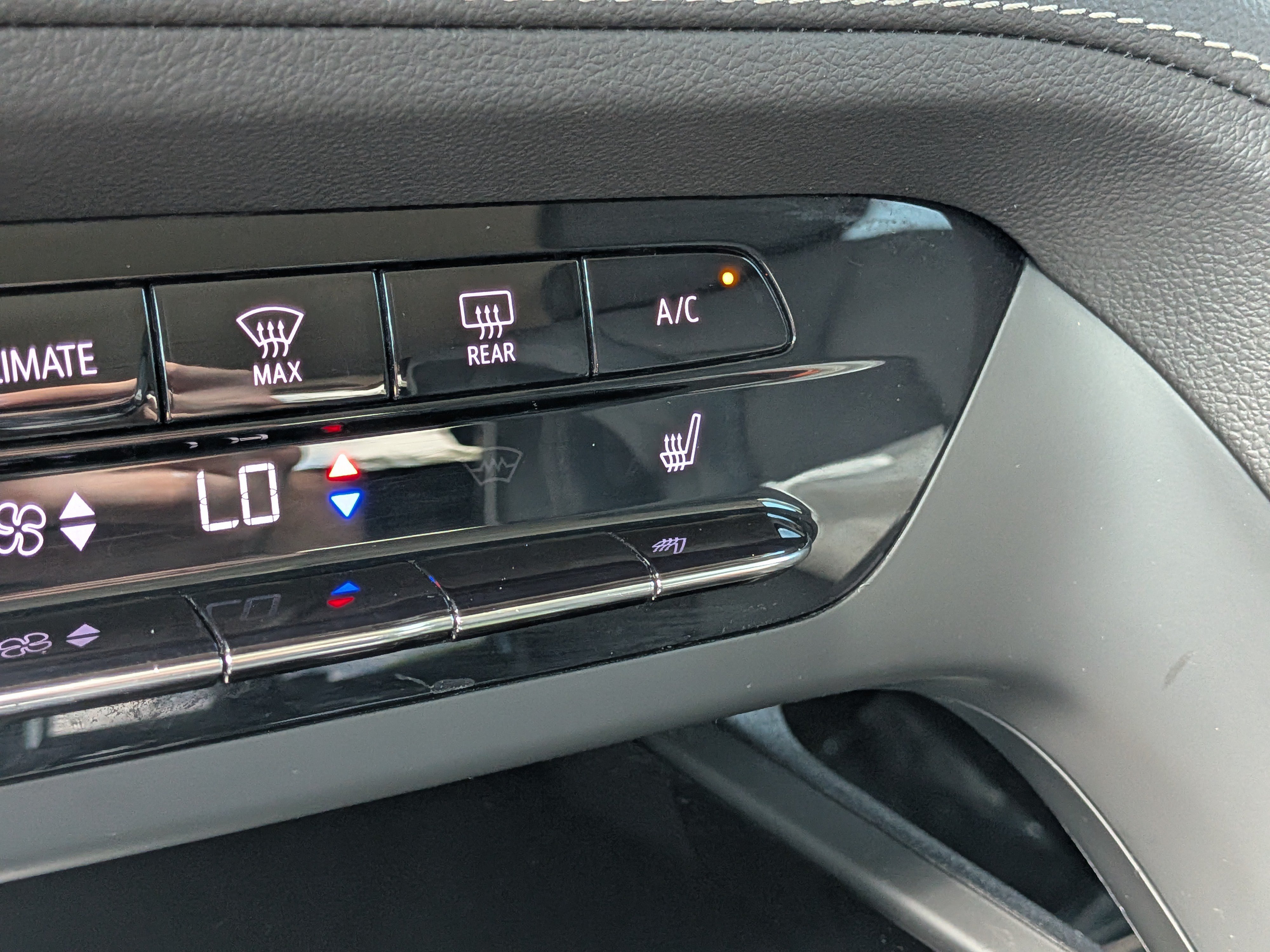 Used 2023 Buick Envision Essence AWD/4WD image 31