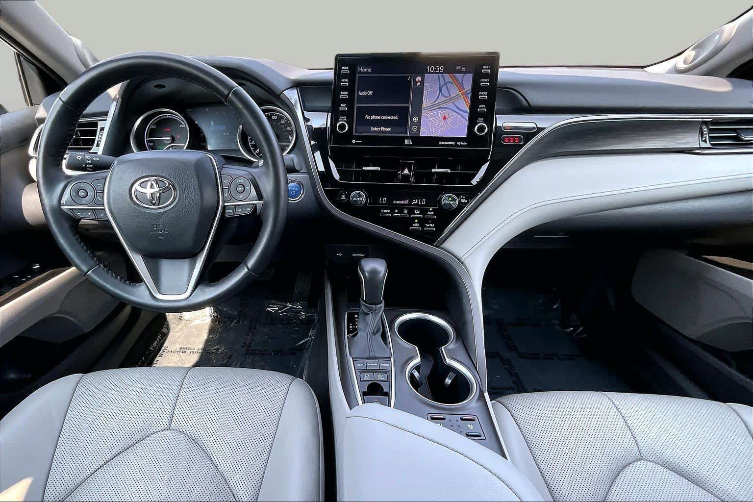 Used 2021 Toyota Camry XLE w/ Navigation Upgrade Package FWD image 16