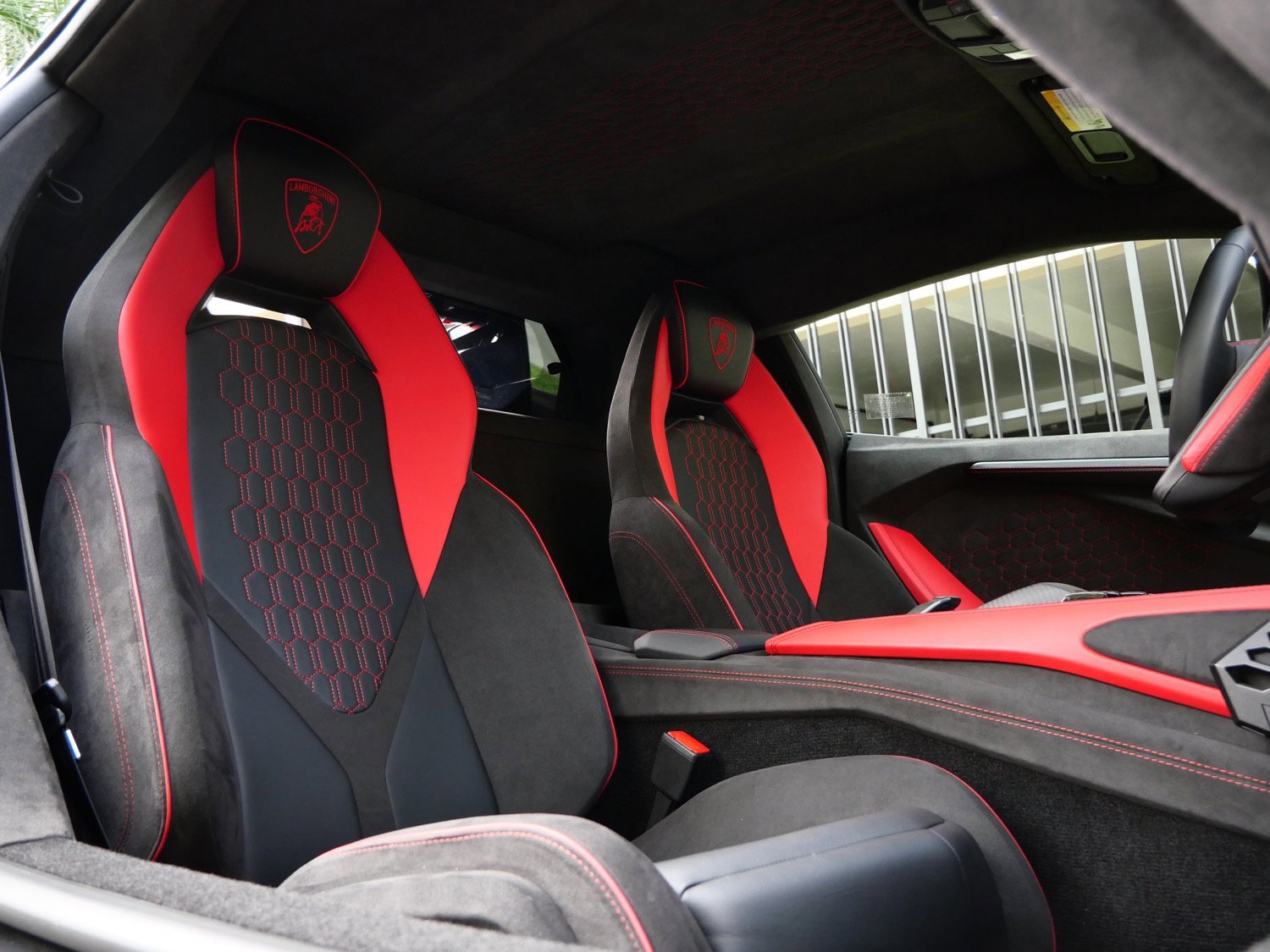 Used 2024 Lamborghini Revuelto image 8