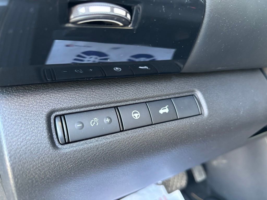 Used 2025 Nissan Pathfinder SV image 20