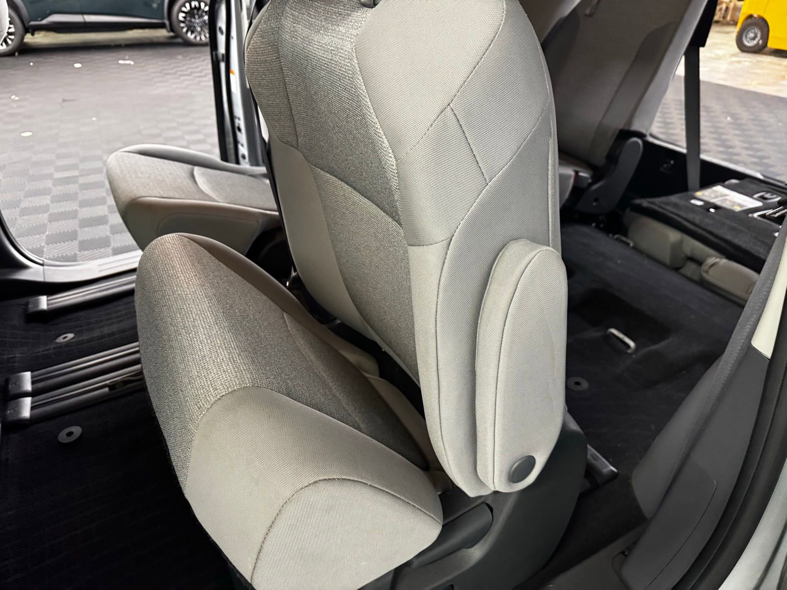 Used 2024 Toyota Sienna LE AWD/4WD image 31