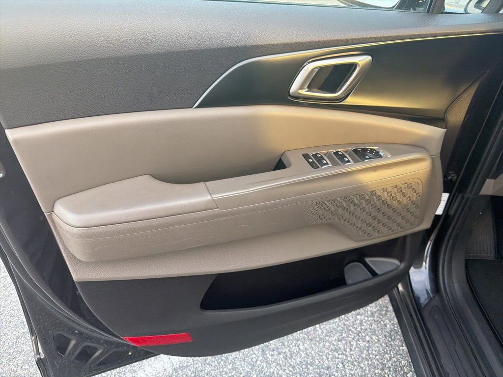 Used 2025 Kia Carnival image 13