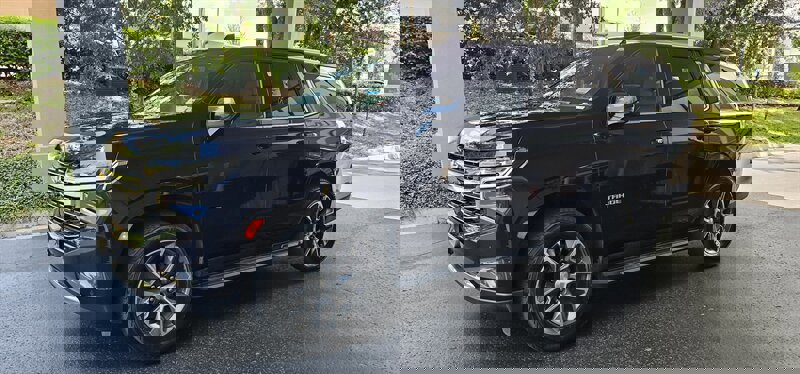 Used 2023 Chevrolet Tahoe LT w/ Luxury Package AWD/4WD image 1