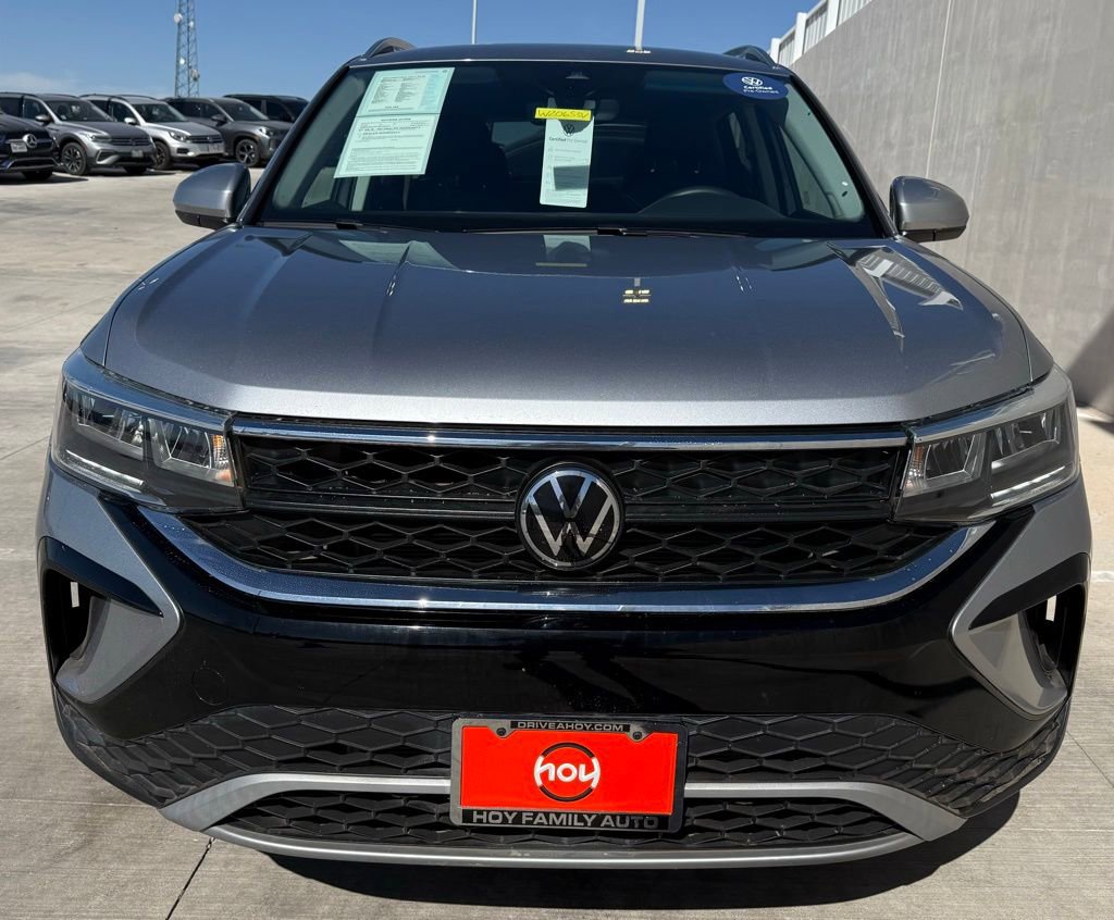 Certified 2024 Volkswagen Taos SE image 2