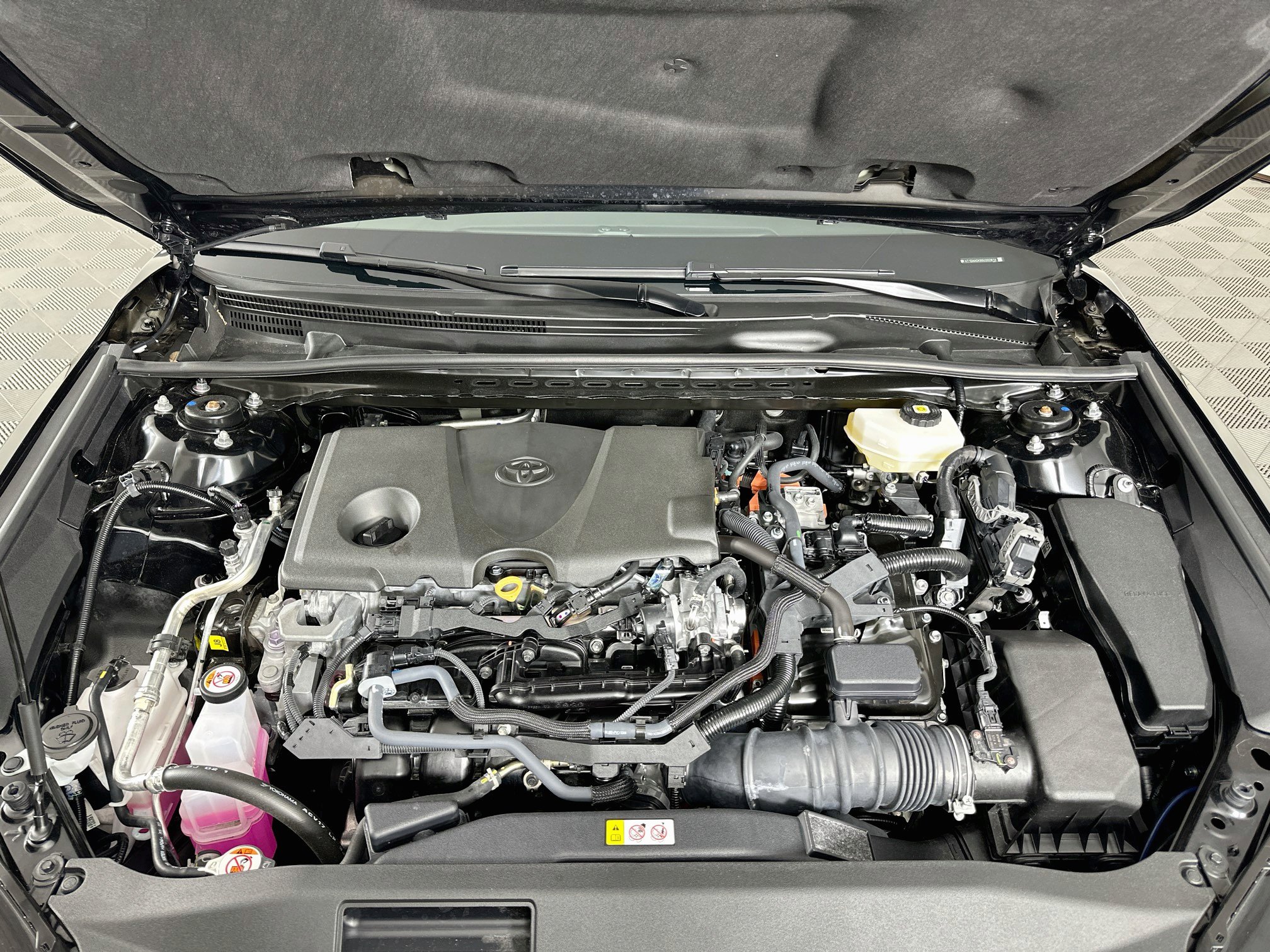 Used 2025 Toyota Camry SE FWD image 31