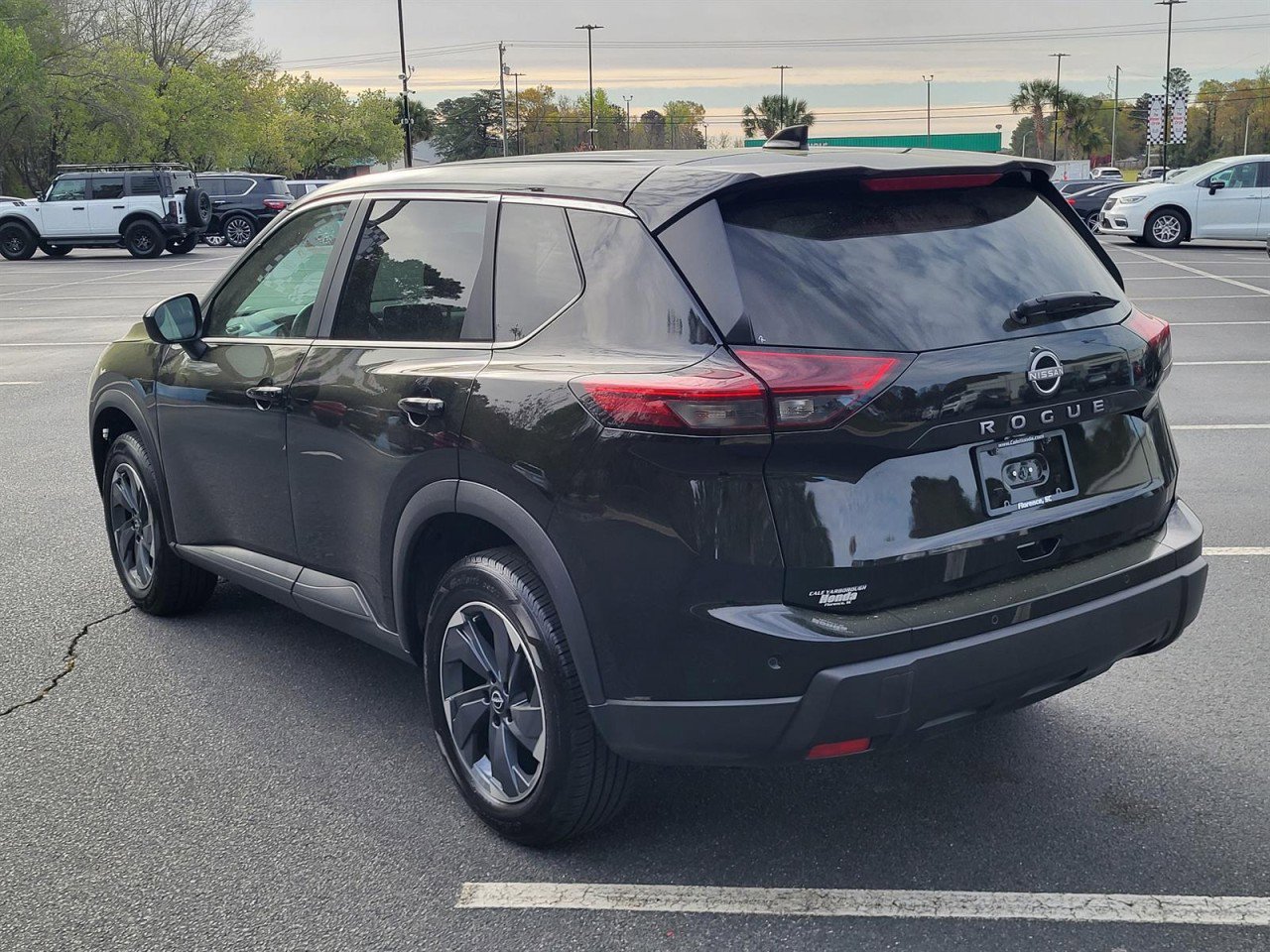 Used 2025 Nissan Rogue SV image 6