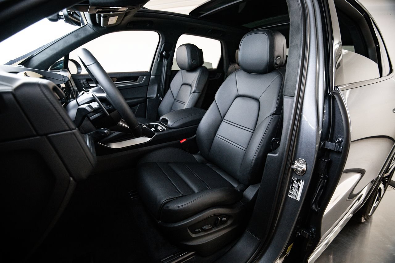 New 2026 Porsche Cayenne GTS AWD/4WD image 5