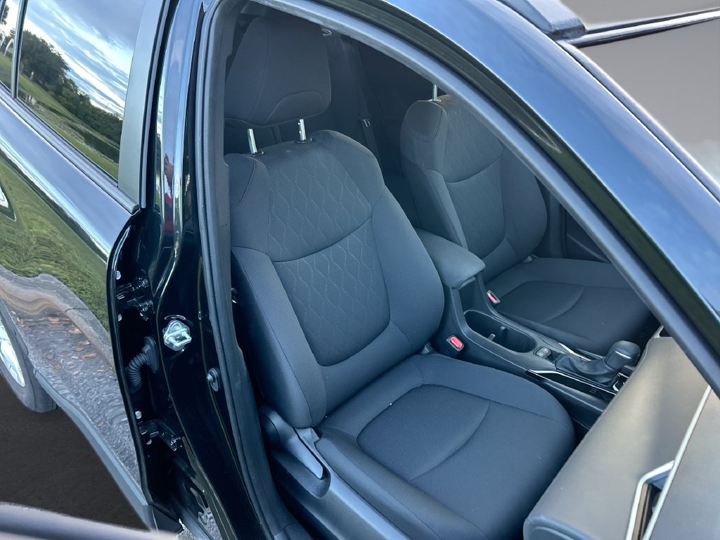 Used 2025 Toyota Corolla Cross LE FWD image 31