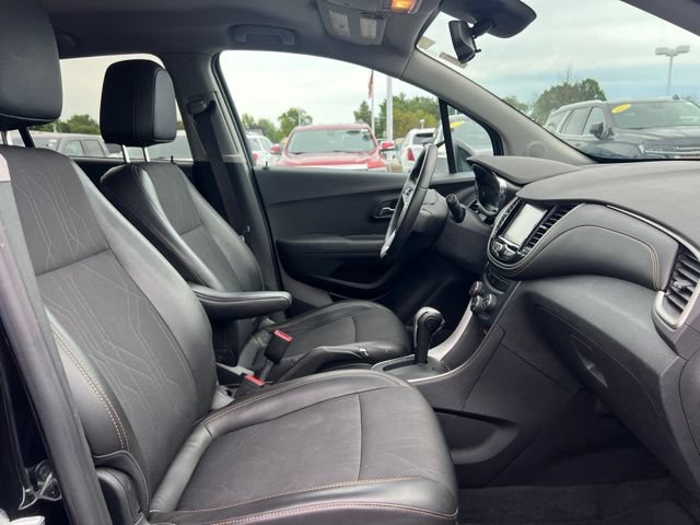 Used 2017 Chevrolet Trax LT w/ LT Convenience Package AWD/4WD image 11