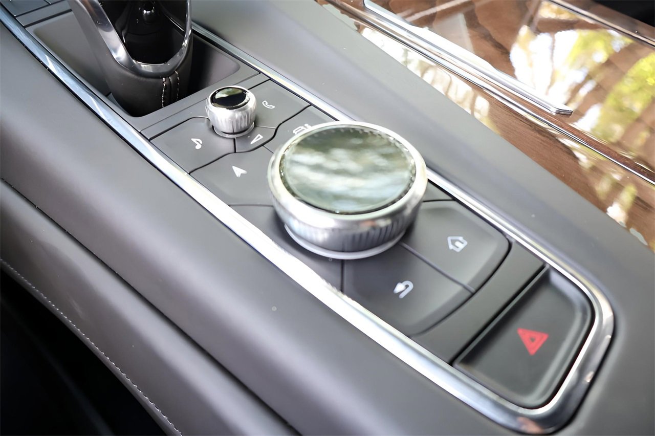 Certified 2023 Cadillac Escalade ESV Premium Luxury Platinum image 31