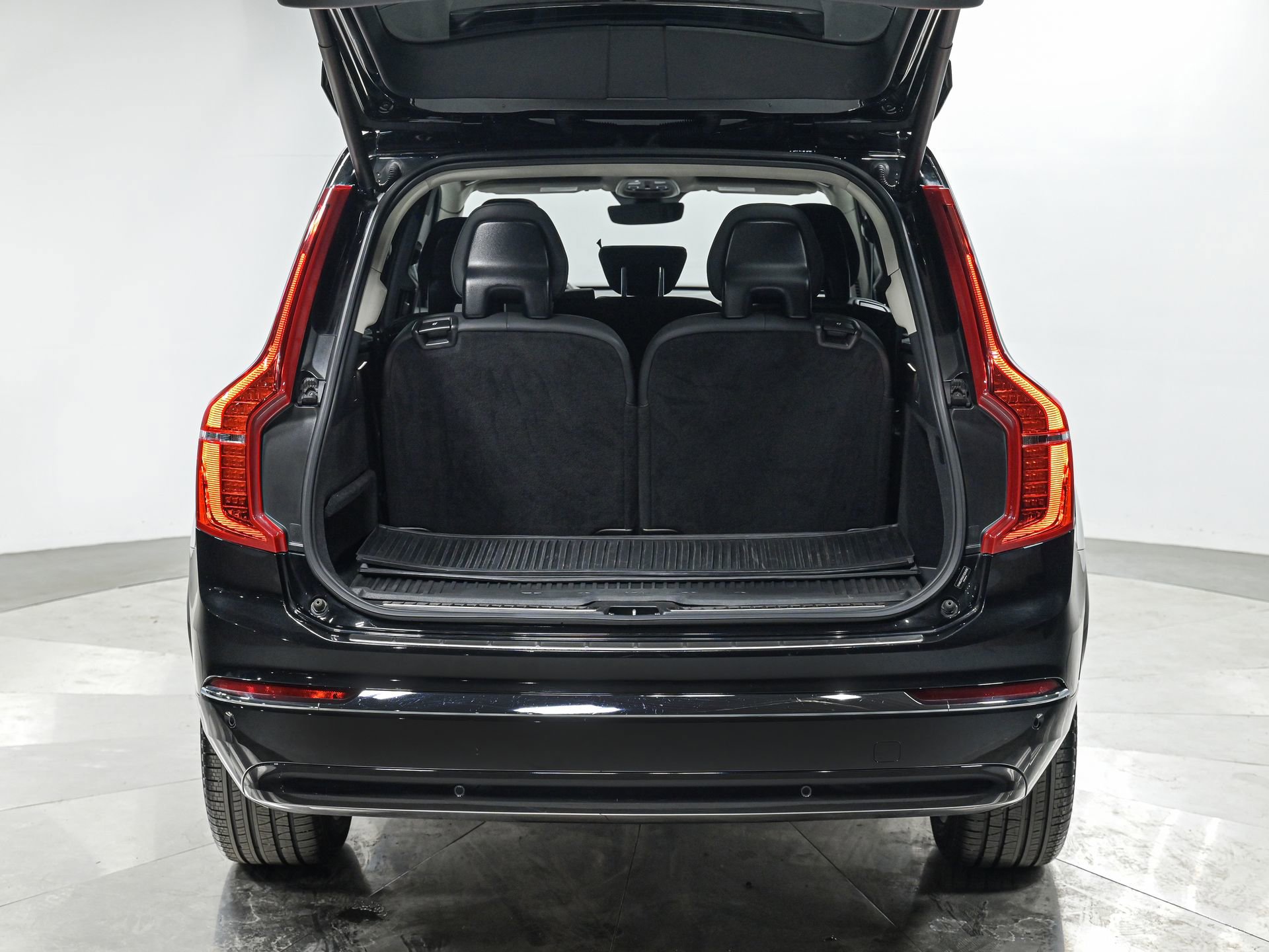 Used 2025 Volvo XC90 B6 Plus w/ Protection Package Premier AWD/4WD image 6