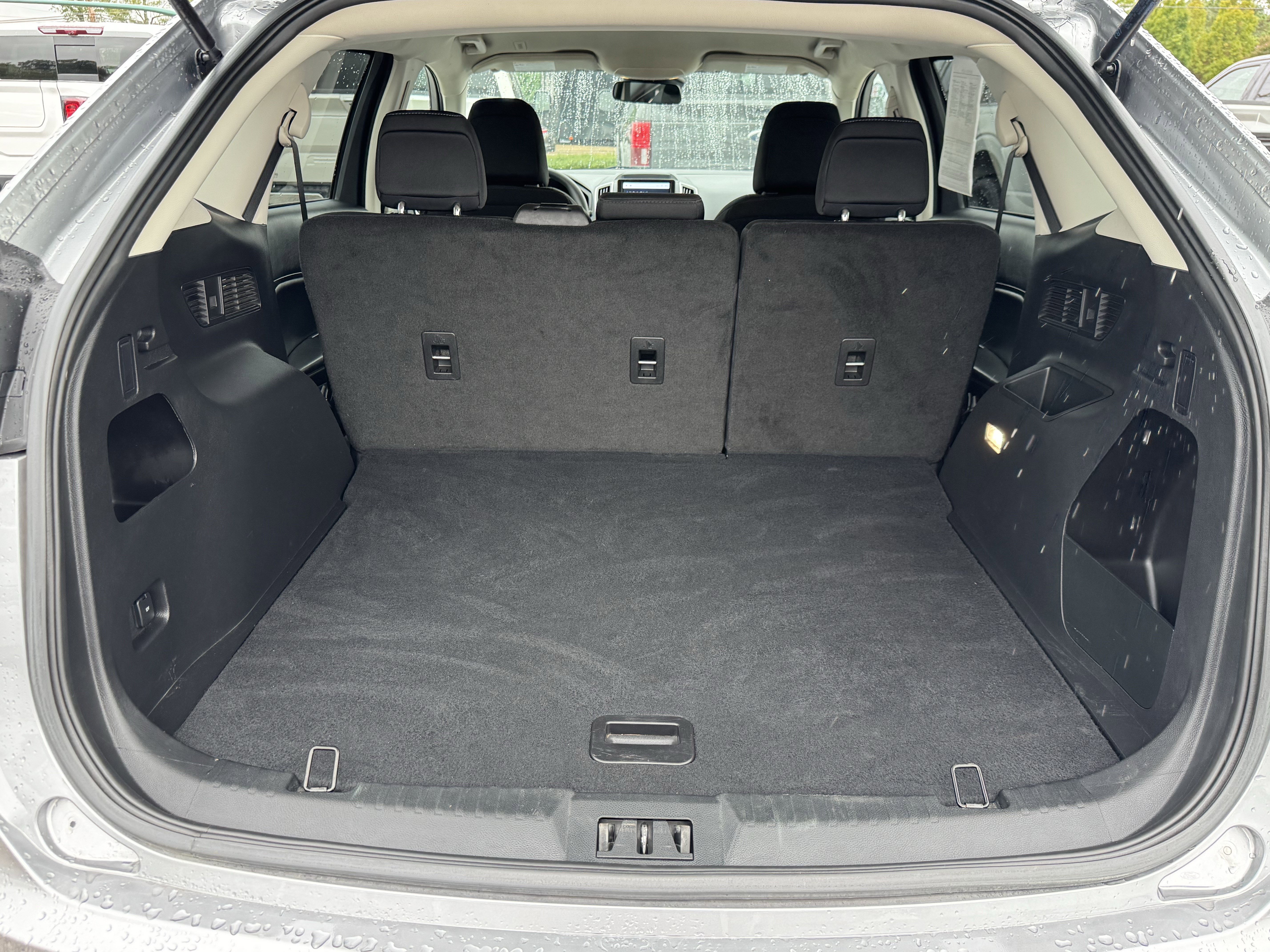 Used 2024 Ford Edge SE image 13