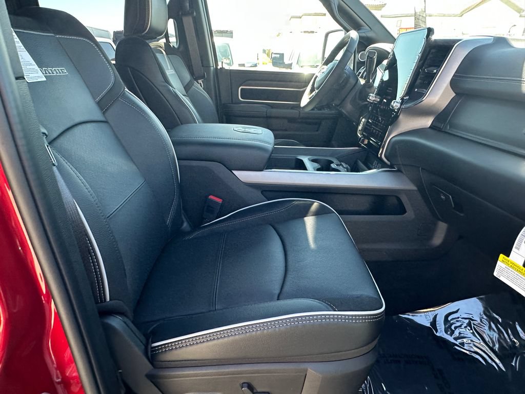 New 2026 RAM 2500 Laramie AWD/4WD image 17
