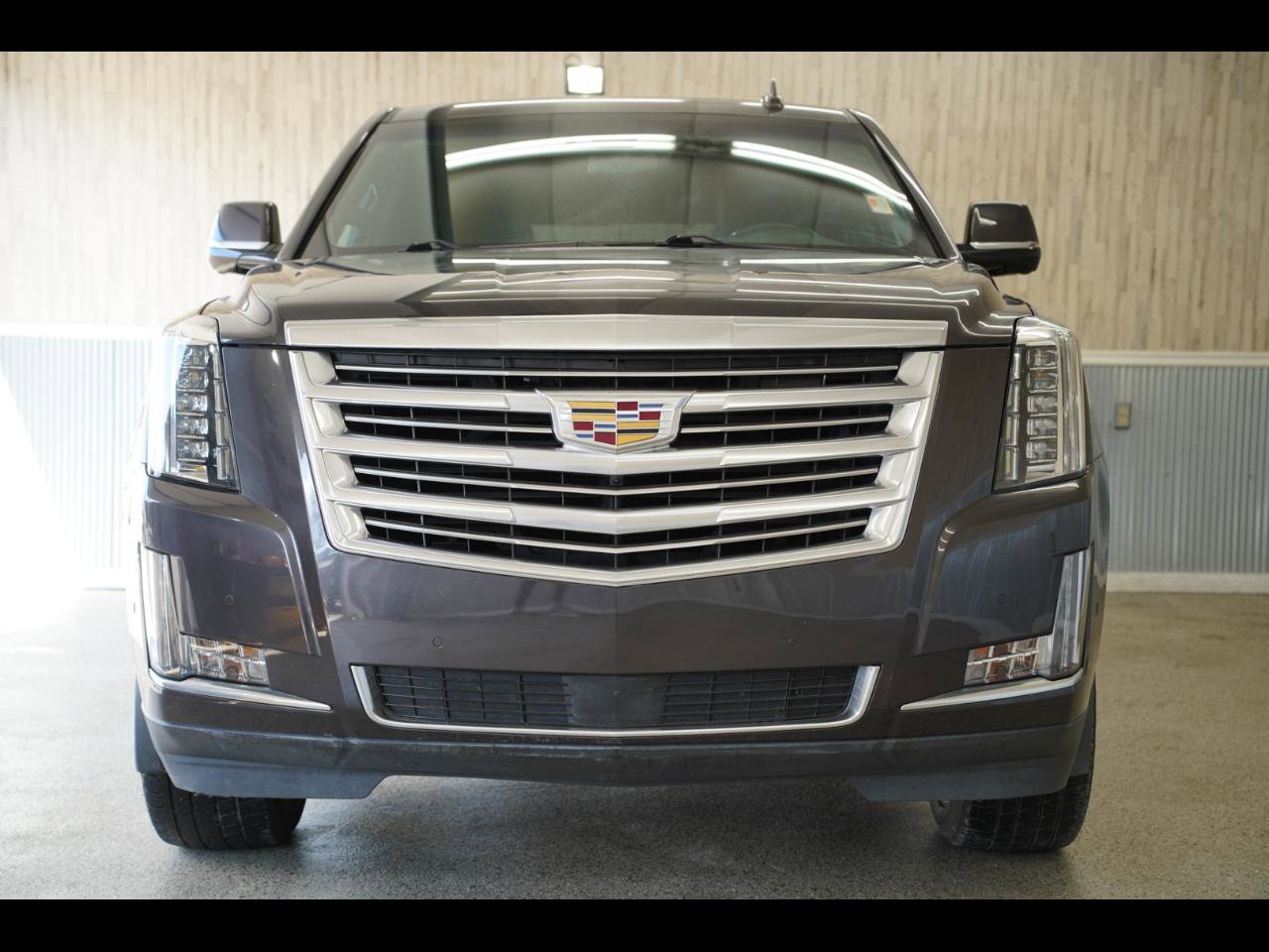 Used 2018 Cadillac Escalade Platinum image 3