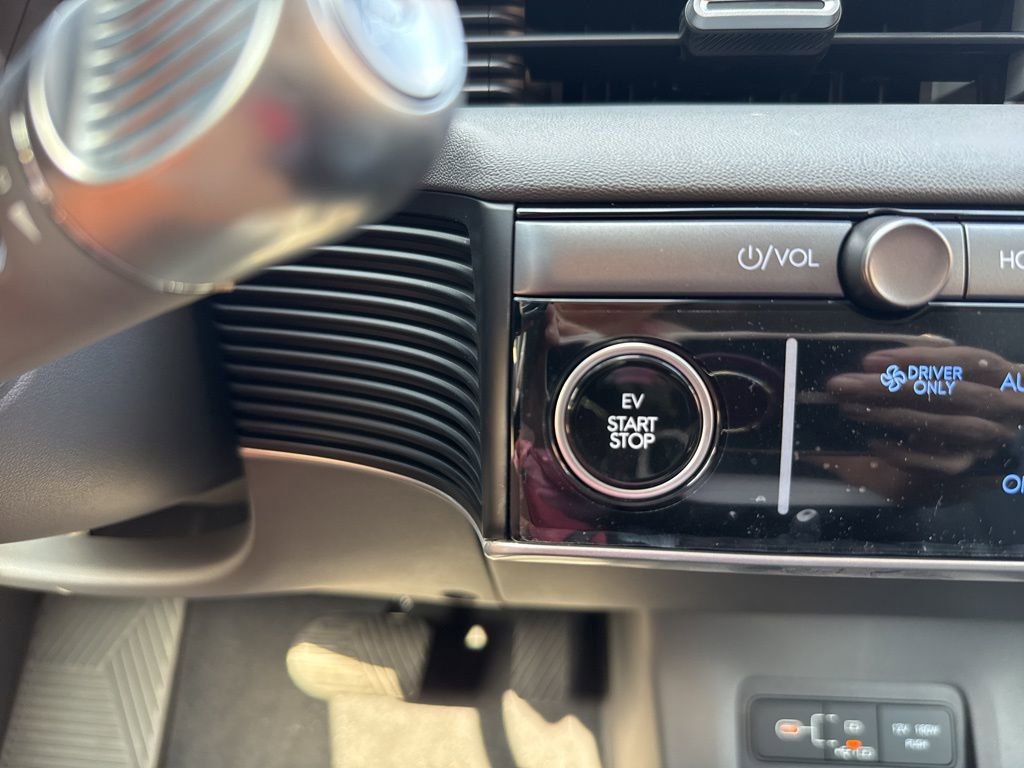 New 2025 Hyundai Ioniq 5 SEL image 40