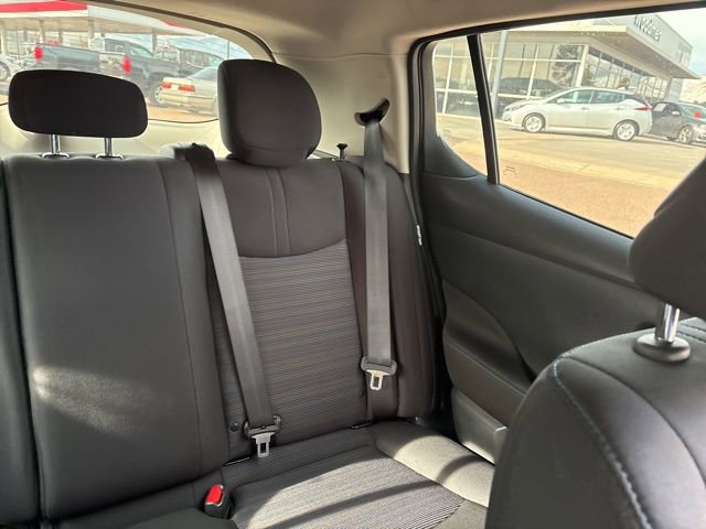 Used 2025 Nissan Leaf S image 21