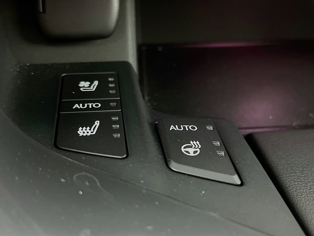 Used 2025 Lexus LX 700h Overtrail AWD/4WD image 23