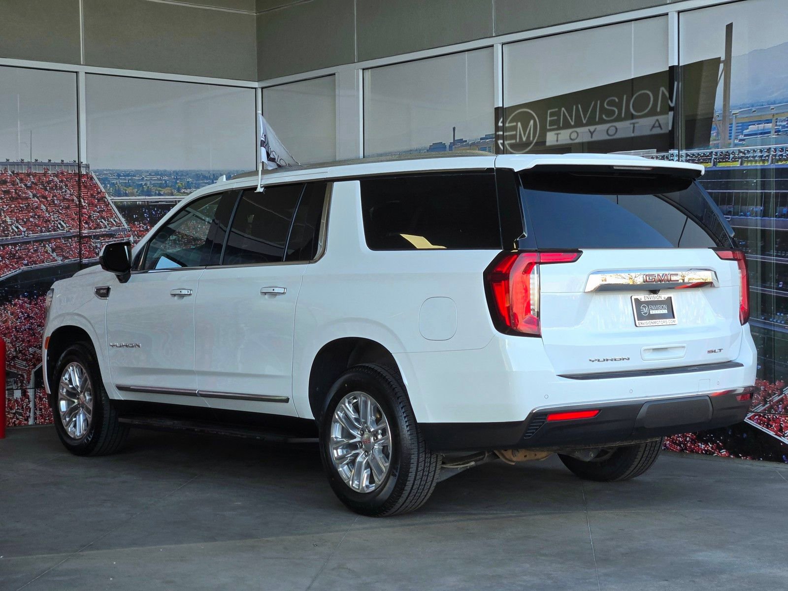 Used 2024 GMC Yukon XL SLT image 6