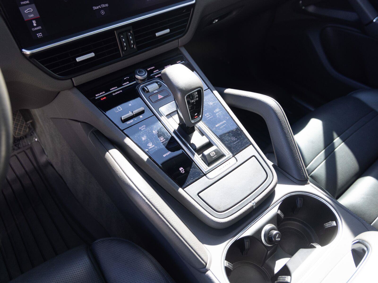 Used 2020 Porsche Cayenne AWD/4WD image 24