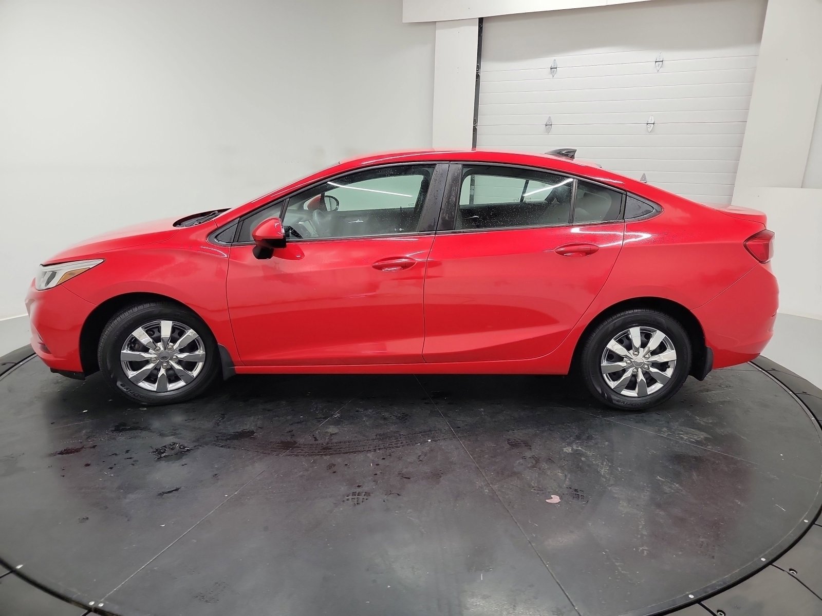 Used 2018 Chevrolet Cruze LS FWD image 4