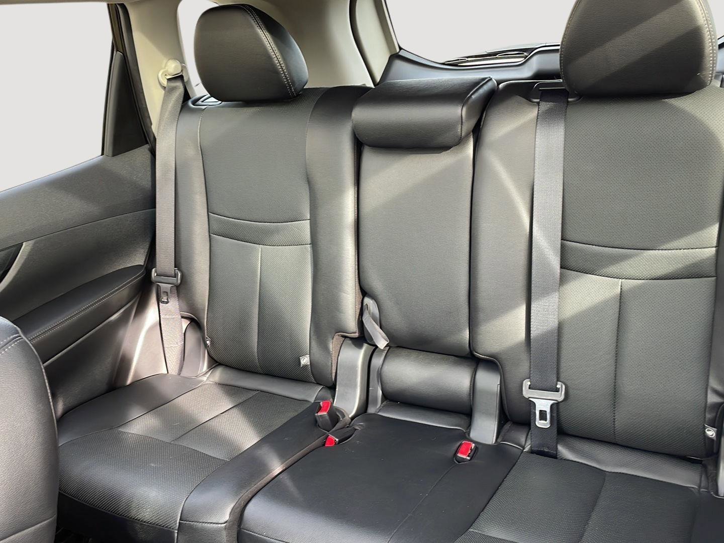 Used 2016 Nissan Rogue SL w/ SL Premium Package image 23