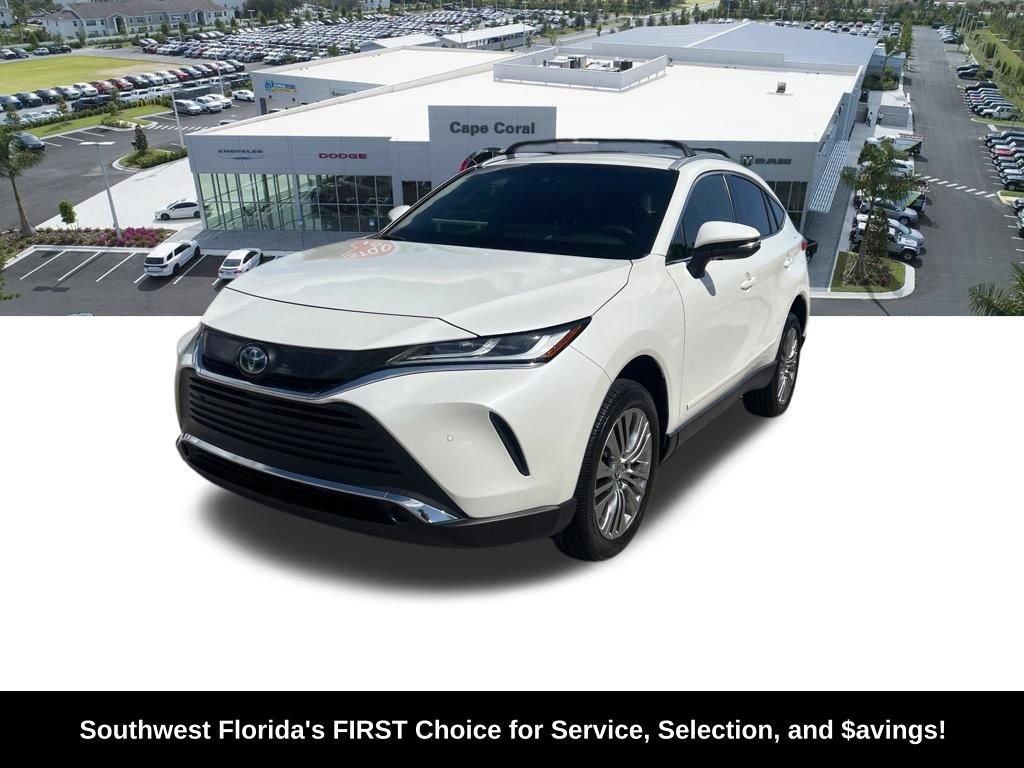 Used 2022 Toyota Venza XLE AWD/4WD image 2