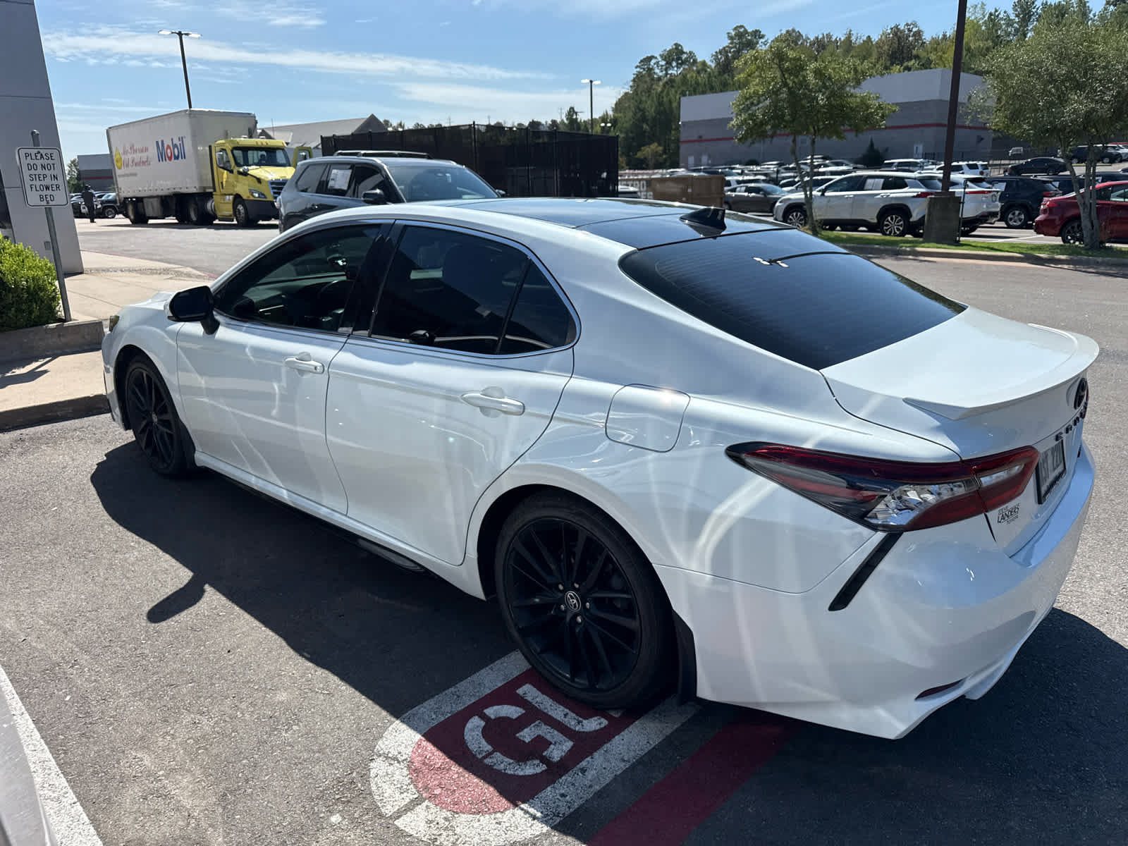 Used 2021 Toyota Camry XSE FWD image 4