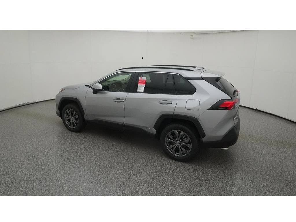 Used 2023 Toyota RAV4 XLE Premium AWD/4WD image 4