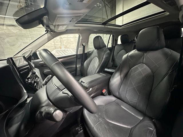 Used 2021 Toyota Highlander Platinum image 15