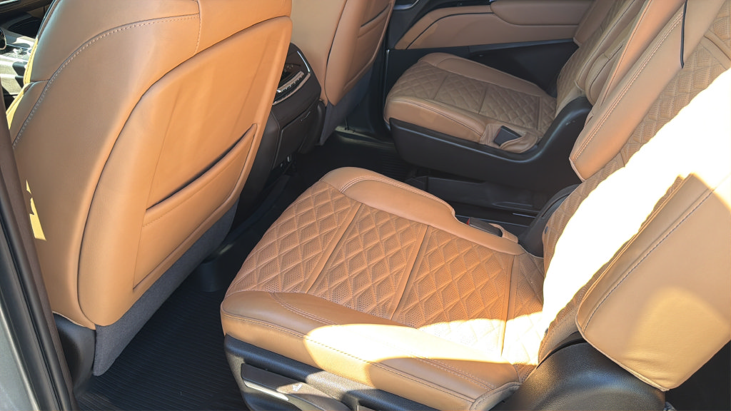 Used 2023 Cadillac Escalade ESV Premium Luxury w/ Performance Package RWD image 27
