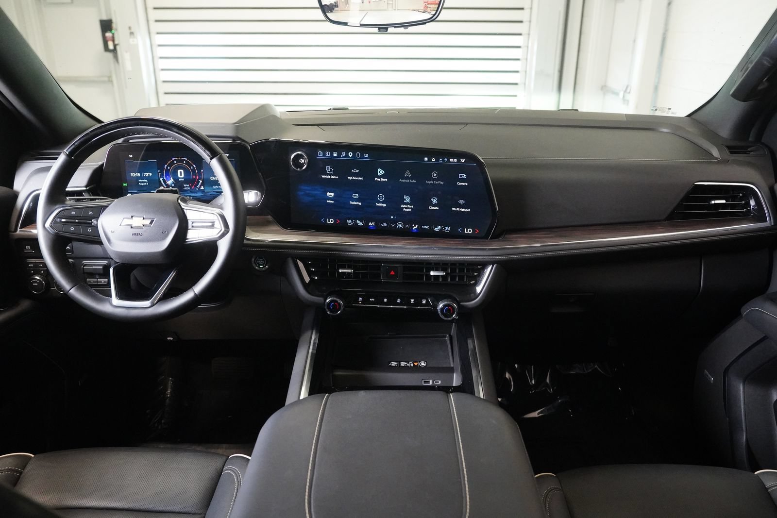 Used 2025 Chevrolet Suburban Premier AWD/4WD image 16