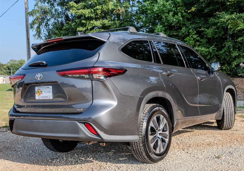 Used 2020 Toyota Highlander XLE FWD image 5