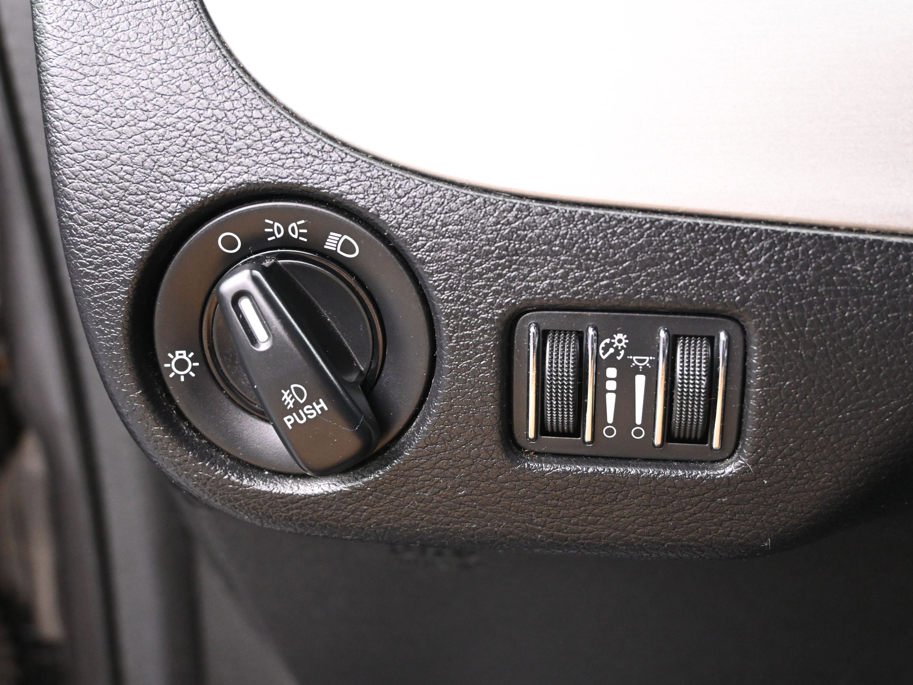 Used 2015 Dodge Grand Caravan SXT w/ Blacktop Package image 12