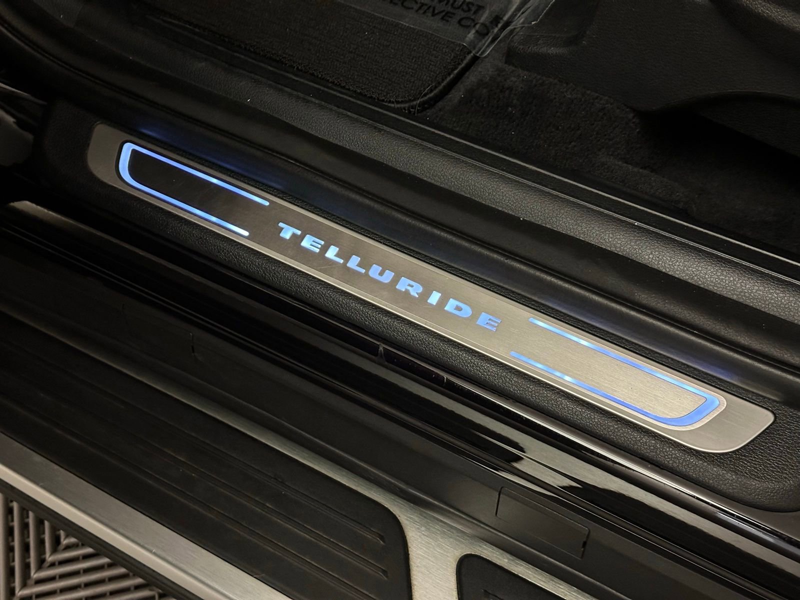 Used 2020 Kia Telluride SX w/ SX Prestige Package image 39