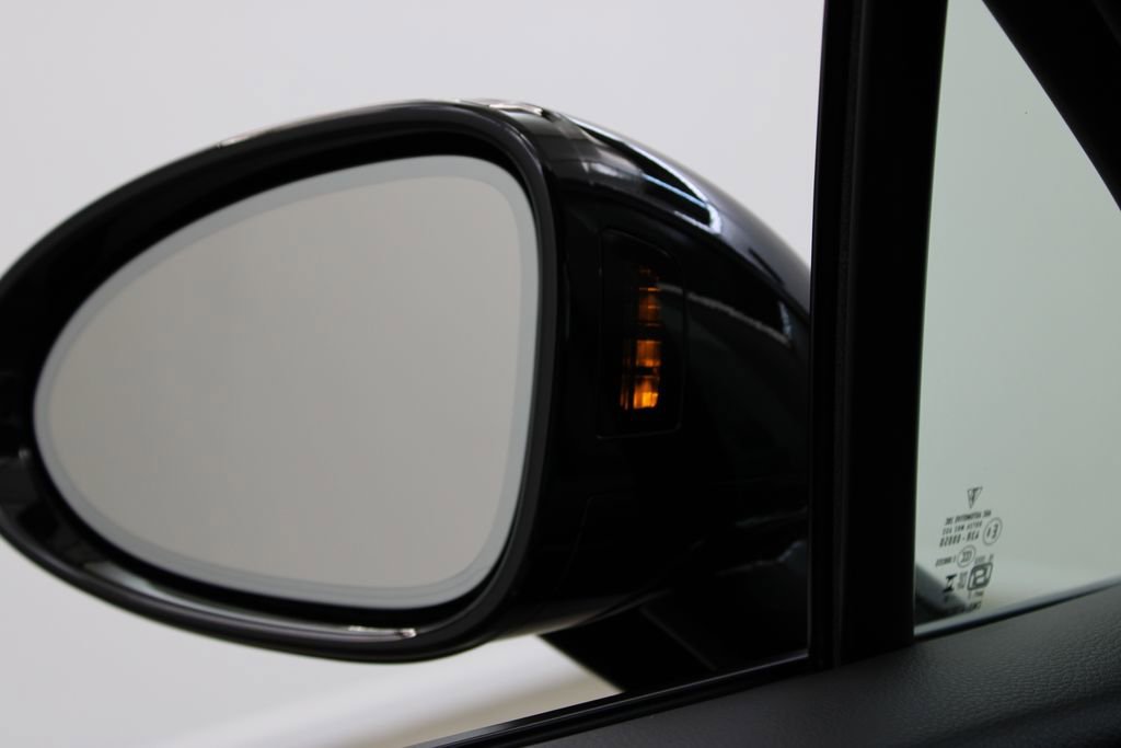 New 2025 Porsche Macan image 40