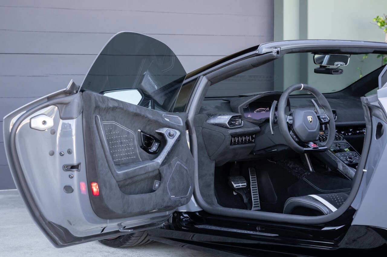 Used 2018 Lamborghini Huracan Performante image 44