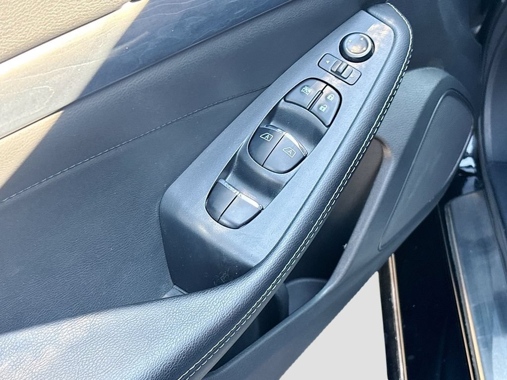 Used 2023 Nissan Maxima Platinum w/ Sport Mat Group FWD image 18