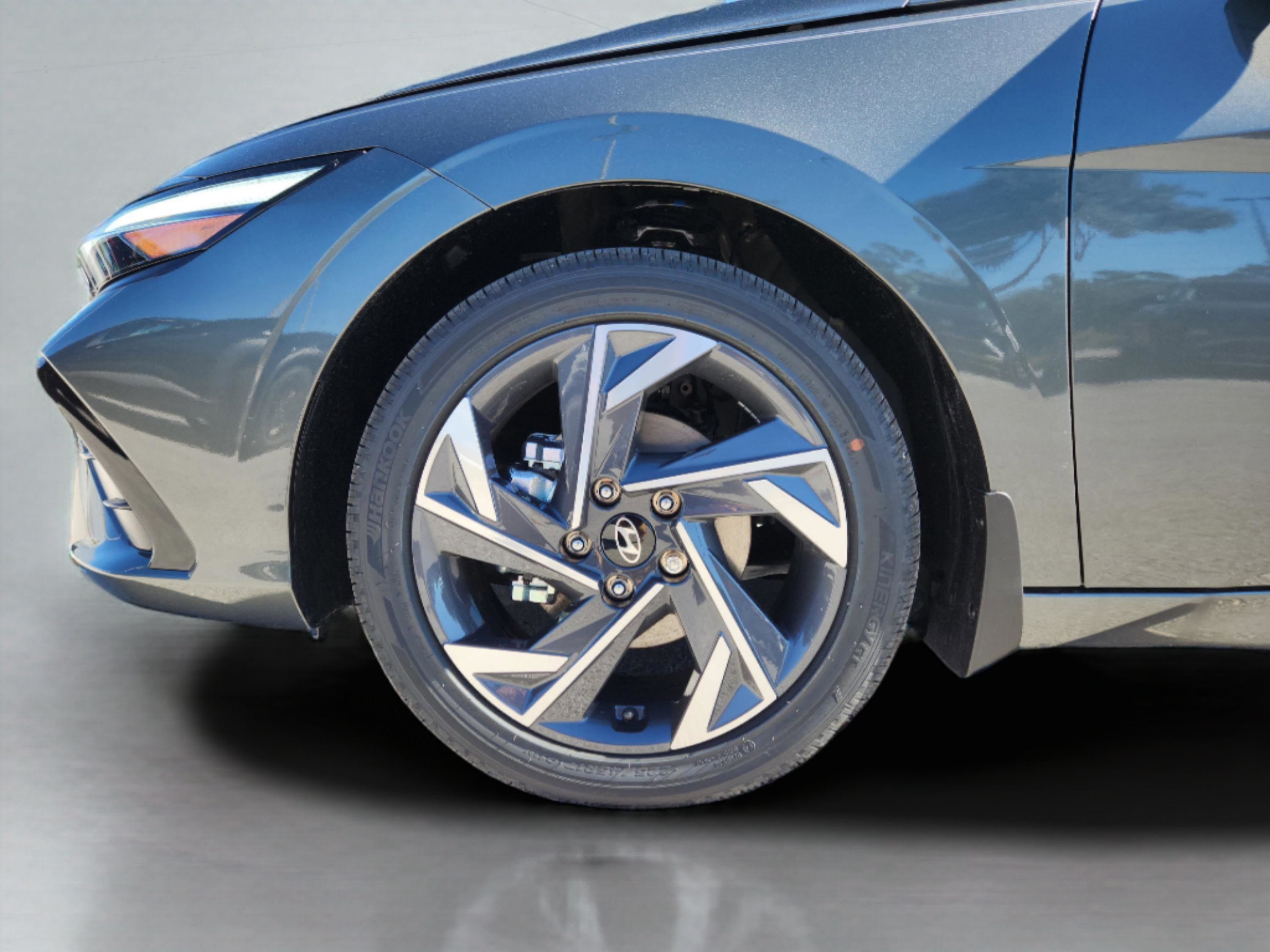 New 2026 Hyundai Elantra Limited FWD image 13