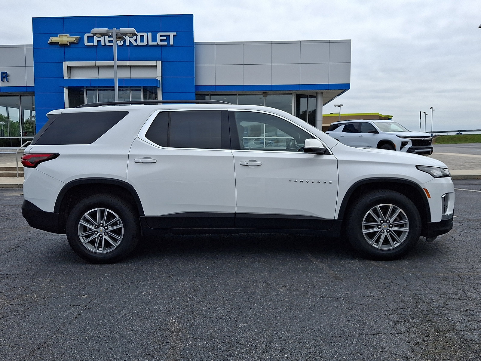 Certified 2023 Chevrolet Traverse LT AWD/4WD image 7