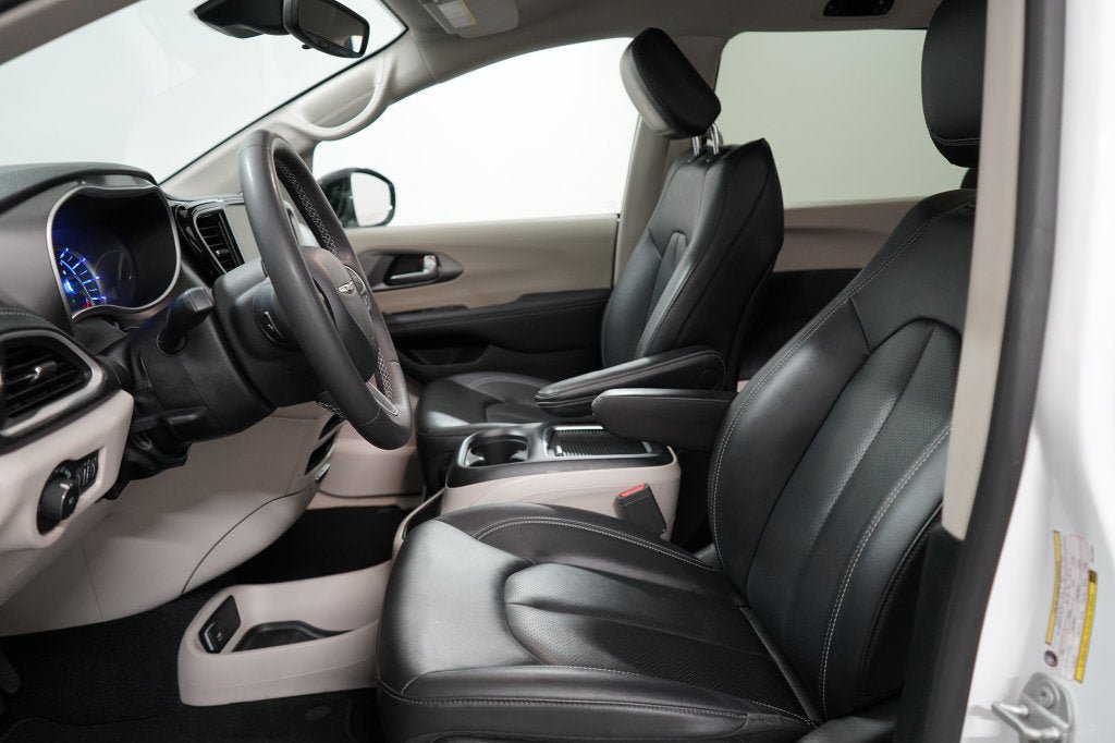 Used 2024 Chrysler Pacifica Limited FWD image 13