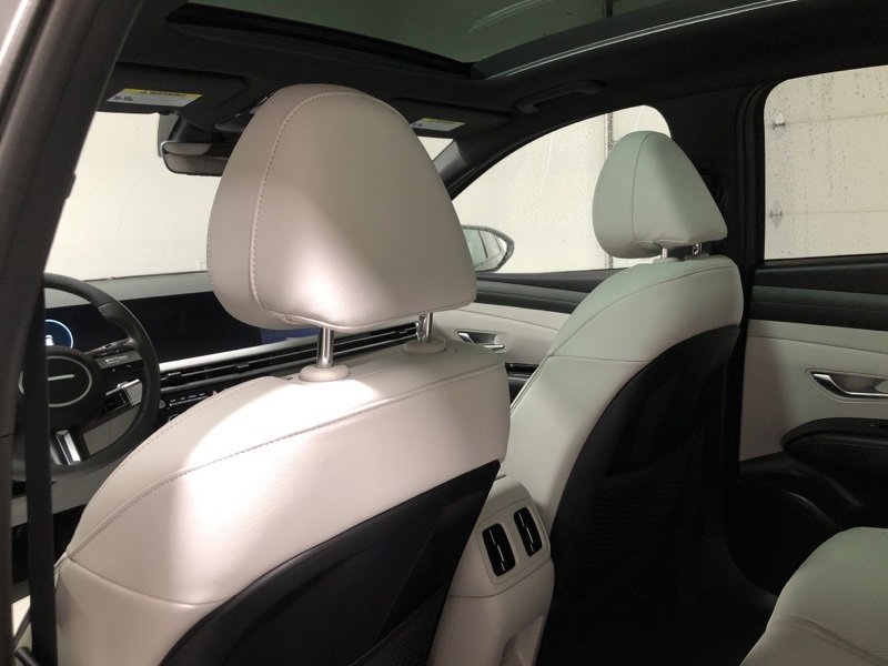 Used 2025 Hyundai Tucson Limited image 18