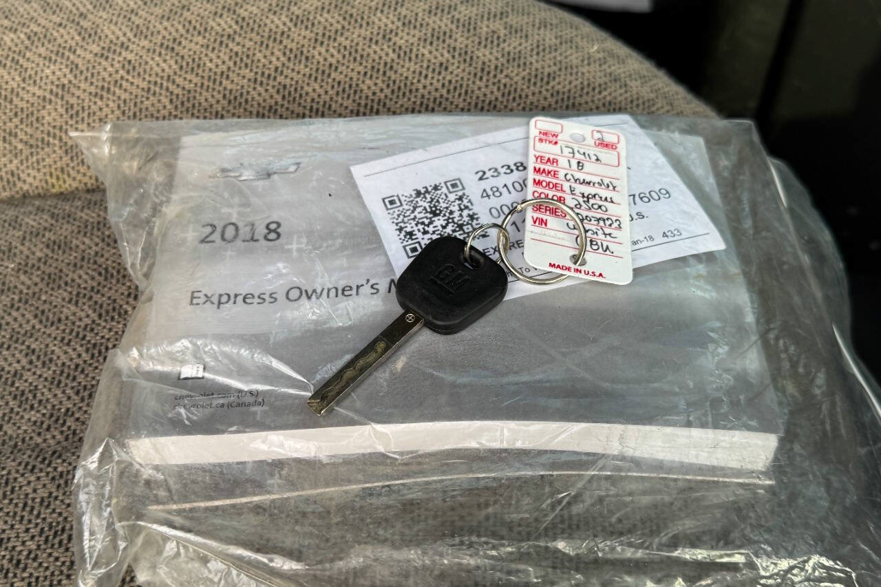 Used 2018 Chevrolet Express 2500 w/ Driver Convenience Package RWD image 36