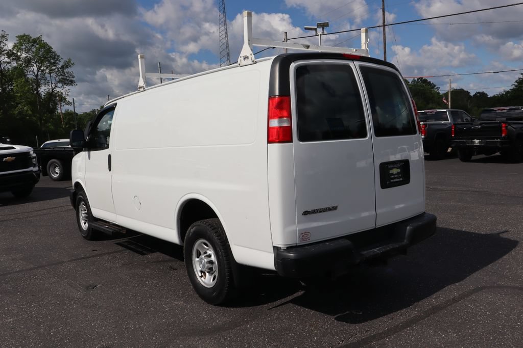 Used 2019 Chevrolet Express 2500 w/ Driver Convenience Package RWD image 3