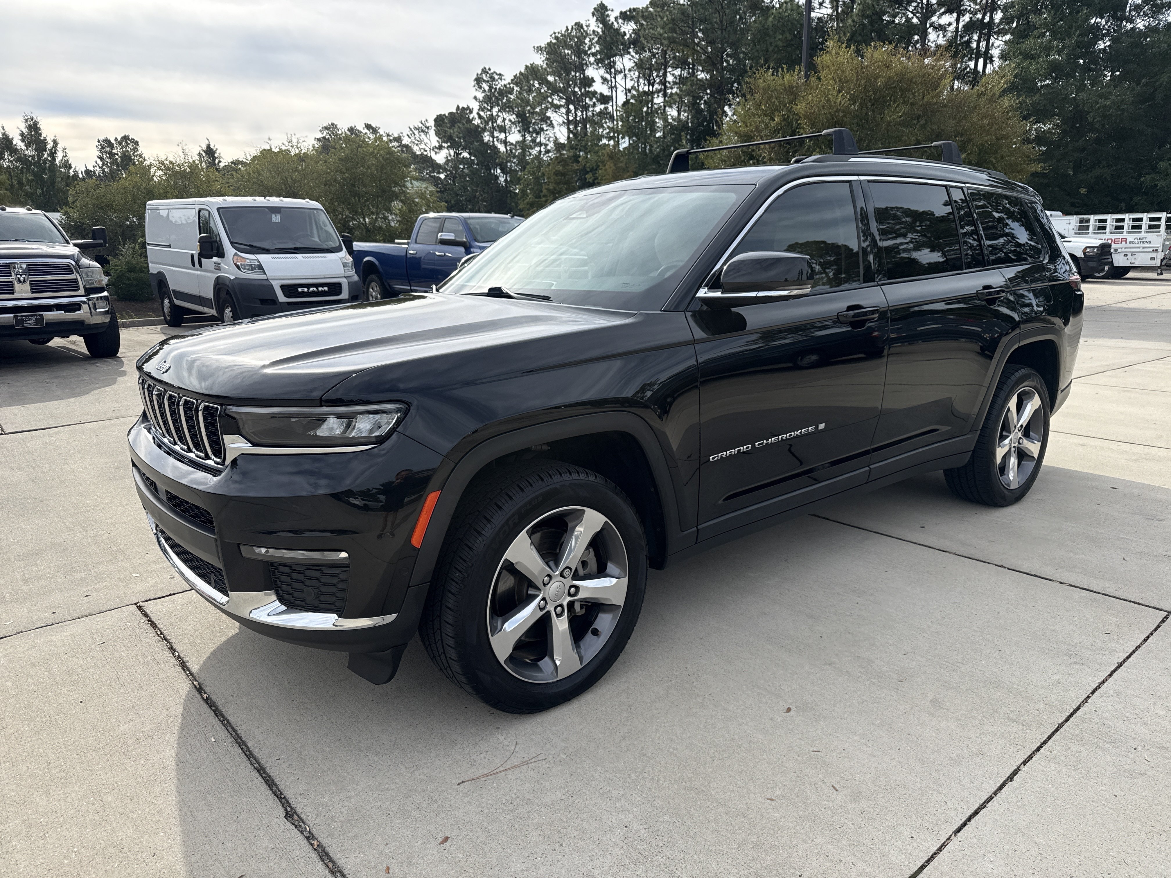 Used 2022 Jeep Grand Cherokee L Limited w/ Luxury Tech Group II AWD/4WD image 4