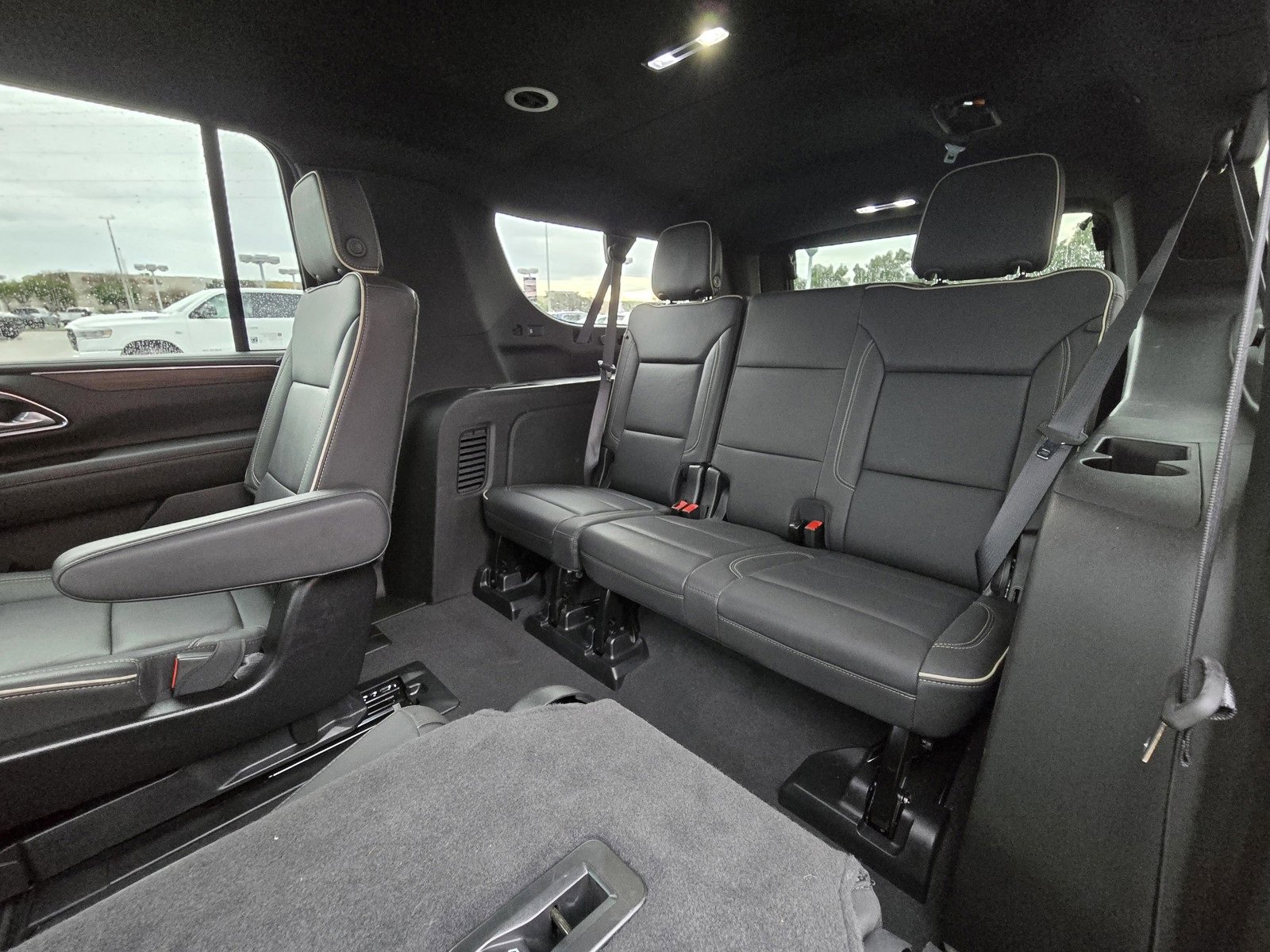 Used 2024 Chevrolet Suburban Premier image 11