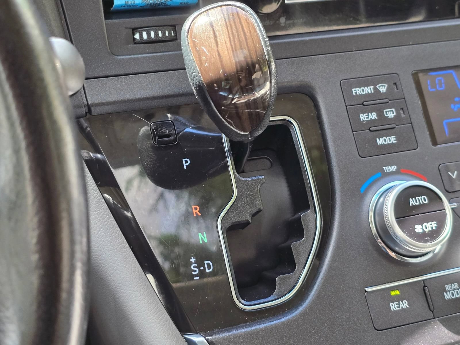 Used 2015 Toyota Sienna XLE w/ XLE Navigation Package FWD image 33