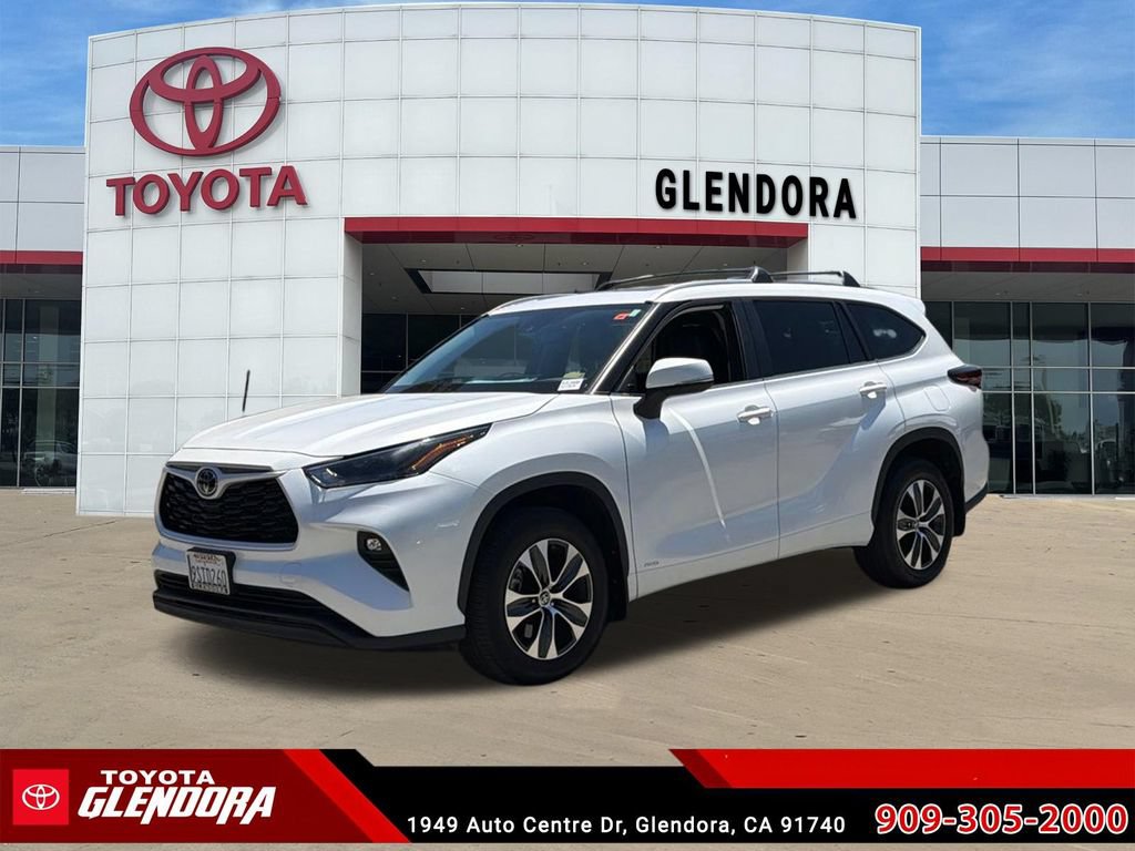 Certified 2025 Toyota Highlander XLE AWD/4WD image 5